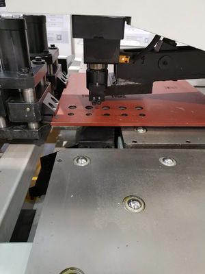 Maszyna do wykrawania płyt CNC z 3 stacjami matrycowymi o średnicy otworu 26 mm
