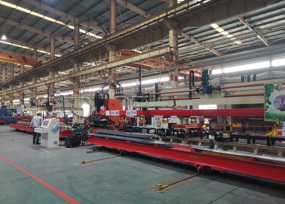 4000 - 8000mm Długość Płaska Płyta Wzdłużna Belki Samochodowej 1200KN Nominalna Siła Linia Produkcyjna do Wykrawania CNC Model FPCP120
