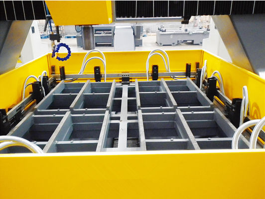 Maszyna do wiercenia płyt CNC serwo silnikowych 1500 × 8000 mm Maksymalny rozmiar kawałka roboczego dla różnych rozmiarów i grubości płyt