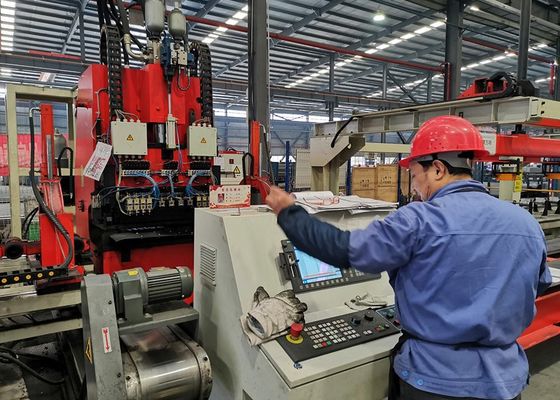 4000 - 8000mm Długość Płaska Płyta Wzdłużna Belki Samochodowej 1200KN Nominalna Siła Linia Produkcyjna do Wykrawania CNC Model FPCP120
