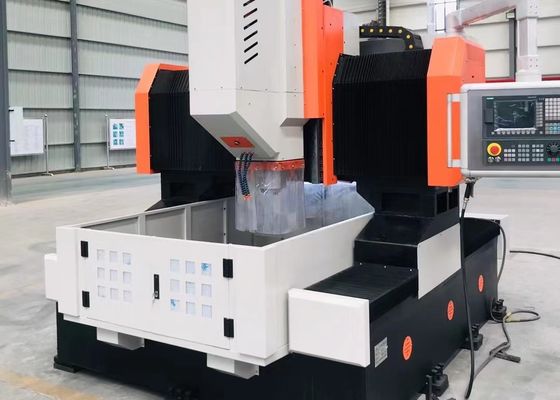 Dedykowany silnik wrzeciona serwo, szybkozłącze obrotowe i wylot wiertła, frezarka CNC do precyzyjnej obróbki