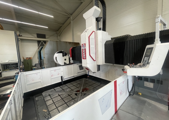 Wysokość bramy 800 mm Obrabiarka bramowa CNC do wiercenia płyt kołnierzowych Stożek wrzeciona BT50