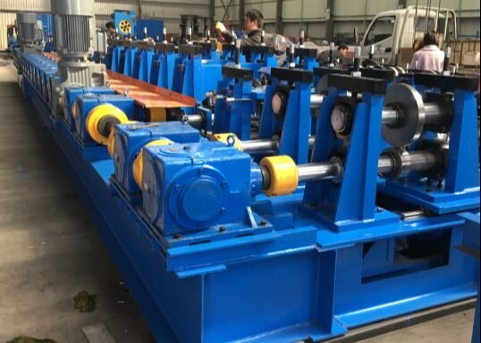 10mm Stalowa taśma o grubości U-kształtny wał przelotowy Automatyczna regulowana maszyna do formowania Model UF150