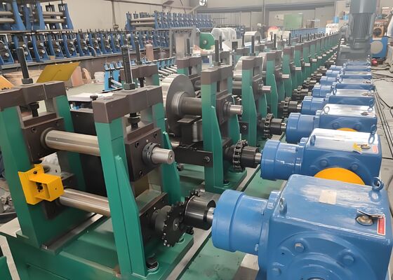 Model BPF250 Linia produkcyjna CNC do formowania dźwigów słonecznych do walcowania na gorąco stali niskoemisyjnej