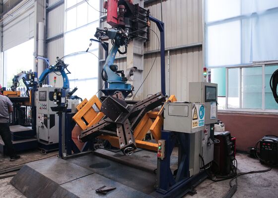 Robot spawalniczy do stóp wieżowych o prędkości obrotowej 46 m/min, wymiary całkowite maszyny 4500*3500*3000mm