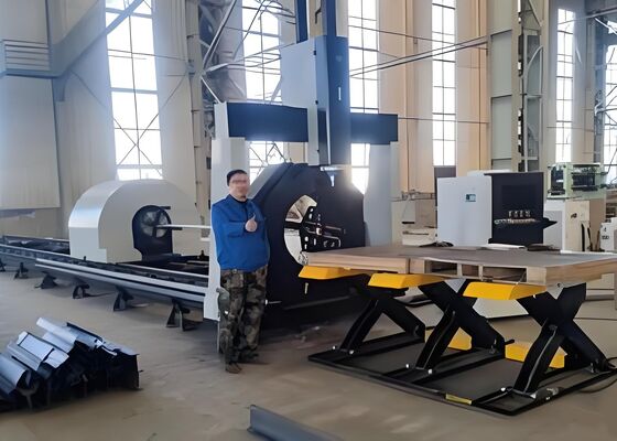 Model LC2412 Maszyna do cięcia rur laserowych CNC Użyj mocy laserowej MAX6000