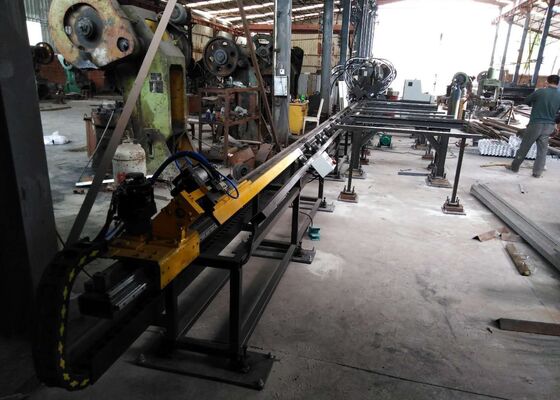 Komponenty produkcyjne na dużą skalę Maszyna do pisania ze stali płaskiej Cnc, 3 osie