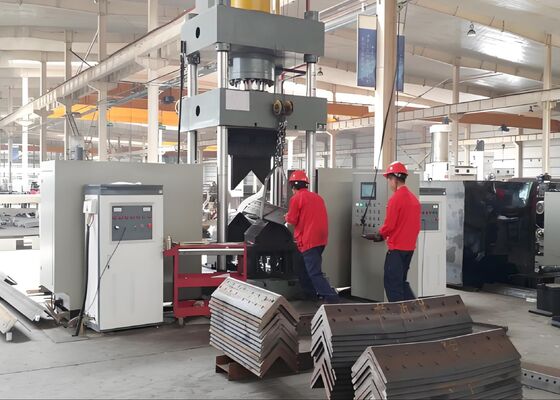 700mm Bending Plate Width CNC Bending And Heating Machine 1600KN Oil Tank Pressure