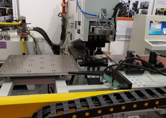 180 mm skok wrzeciona wiertniczego Wykrawarka płytowa Cnc do wieży transmisyjnej