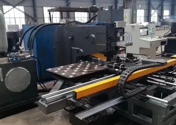 180 mm skok wrzeciona wiertniczego Wykrawarka płytowa Cnc do wieży transmisyjnej