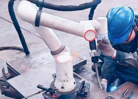 Inteligentne Interaktywne Roboty Spawalnicze Współpracujące dla Współpracy Człowiek-Robot