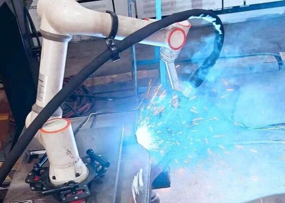 Inteligentne Interaktywne Roboty Spawalnicze Współpracujące dla Współpracy Człowiek-Robot